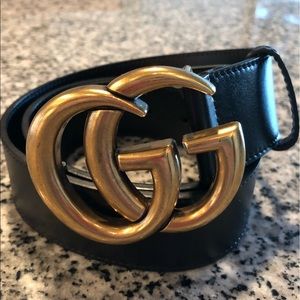 Hardly ever worn women’s Gucci double G belt.